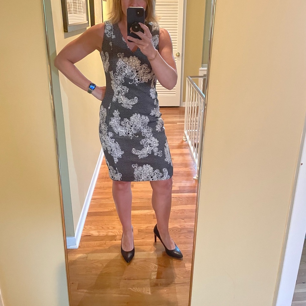 NWT Shelby & Palmer Black and Ivory Floral Paisley Sleeveless V-Neck Dress Sz 8